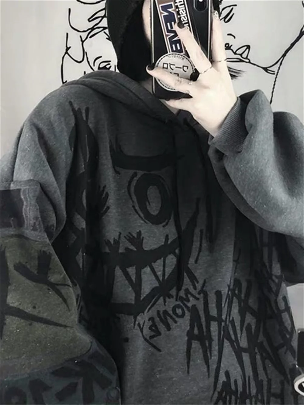 EmO bluzy – zasuwana, wciągana, z kapturem, bez?